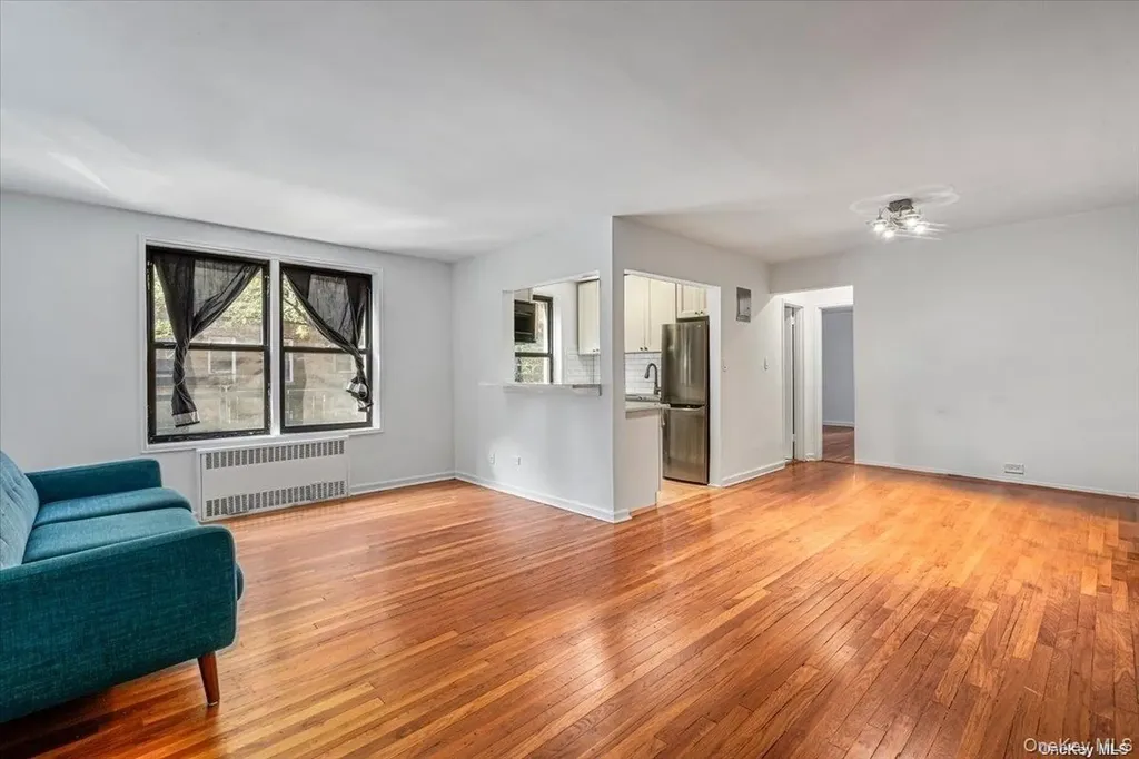 90-11 35 Avenue Jackson Heights NY 11372