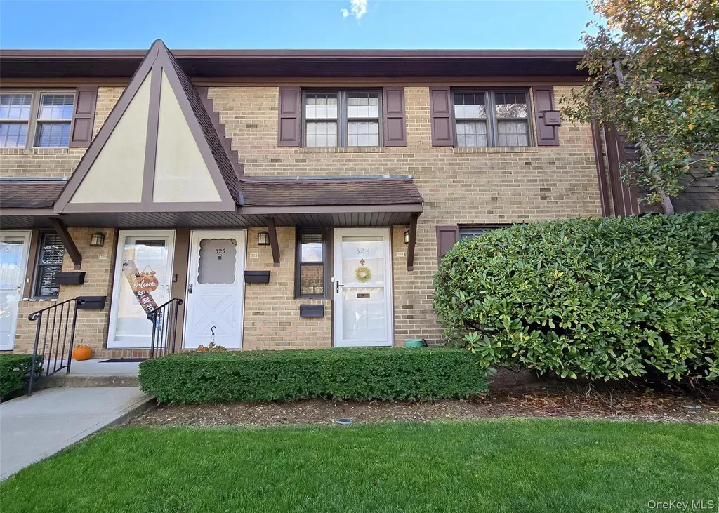 324 Mariners Way Copiague NY 11726
