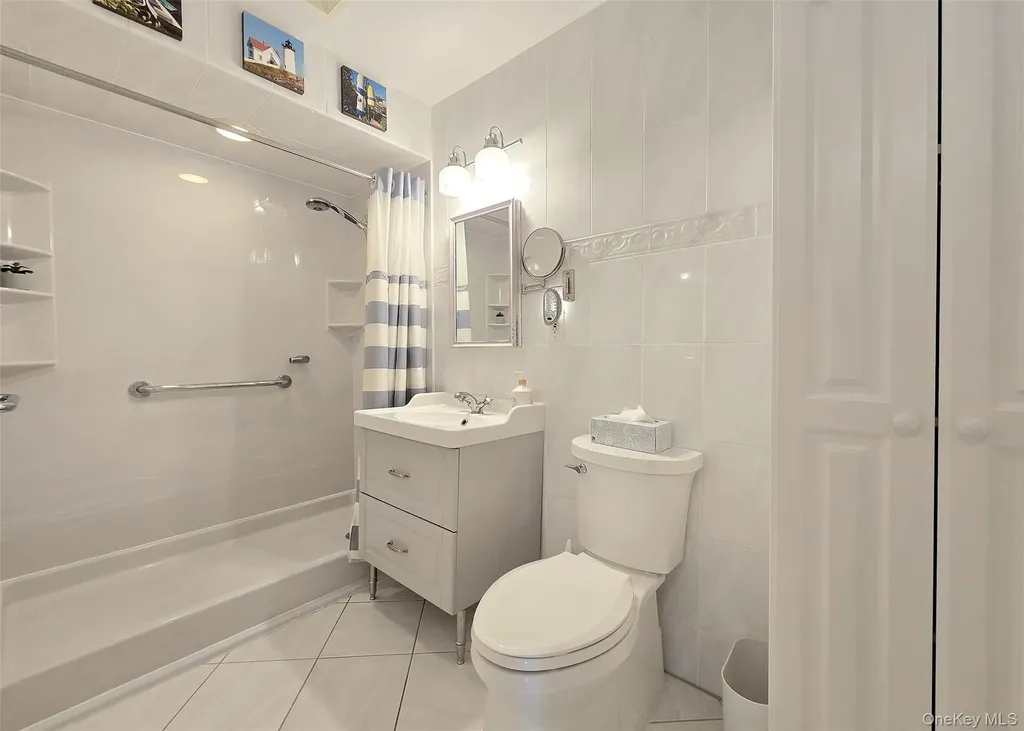 324 Mariners Way Copiague NY 11726