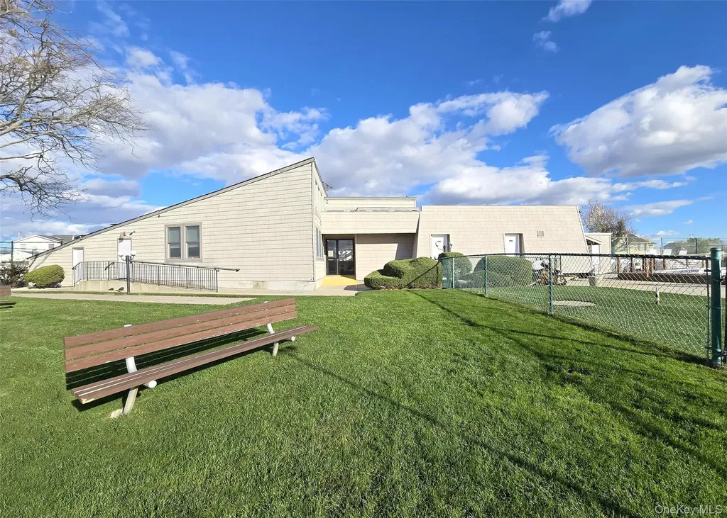 324 Mariners Way Copiague NY 11726
