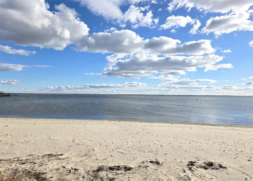 324 Mariners Way Copiague NY 11726