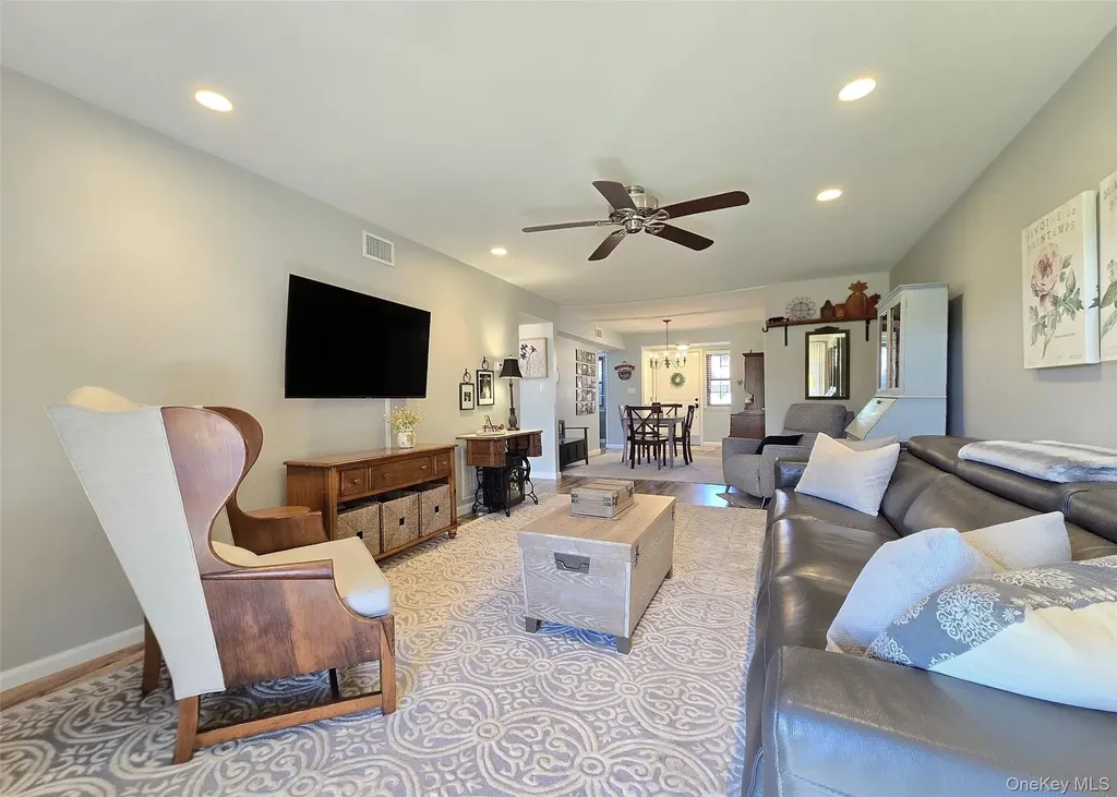 324 Mariners Way Copiague NY 11726