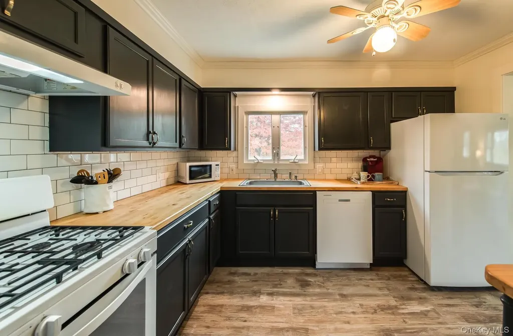 352-354 Ruskey Lane Hyde Park NY 12538