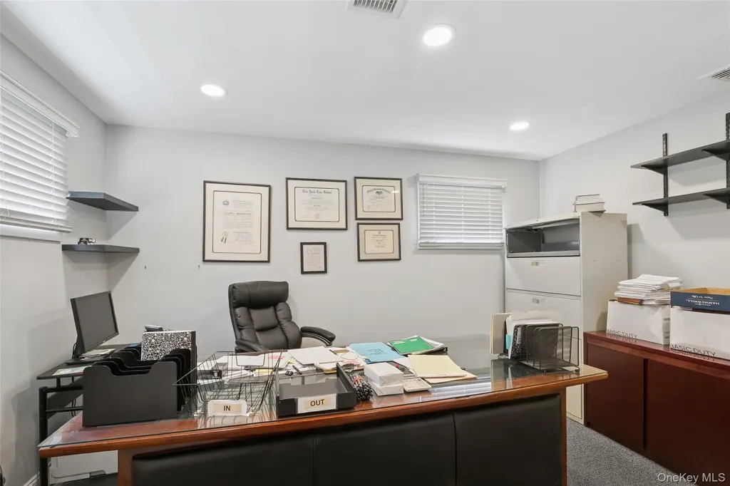 12 Manor Road Smithtown NY 11787