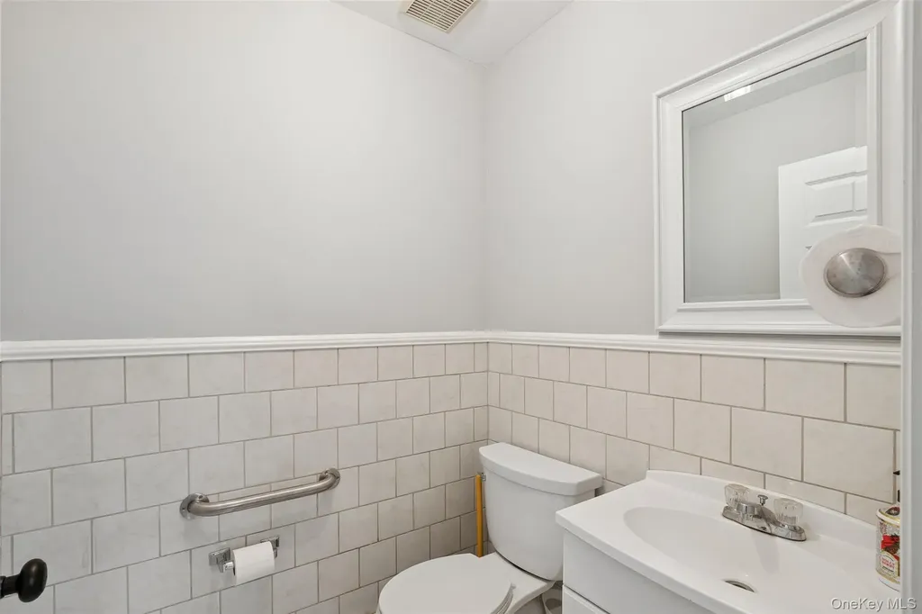 12 Manor Road Smithtown NY 11787