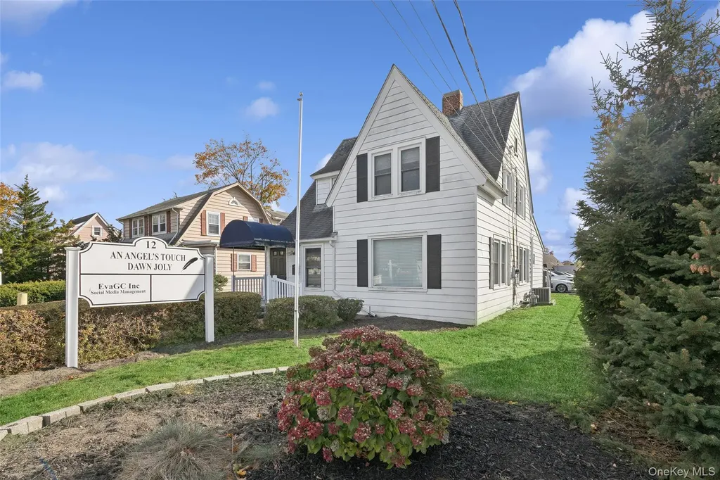 12 Manor Road Smithtown NY 11787