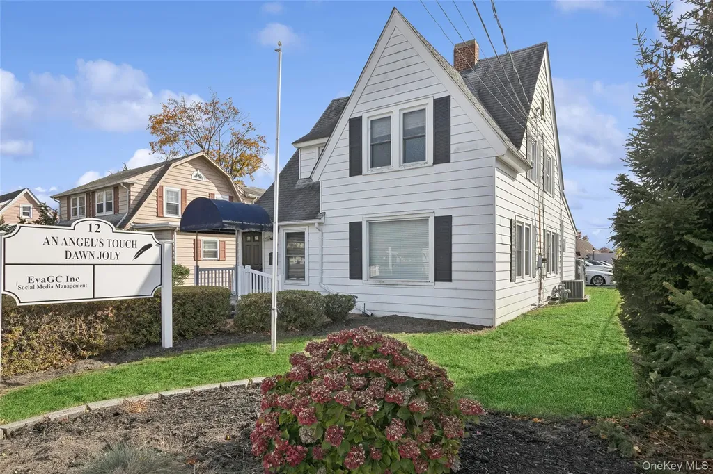 12 Manor Road Smithtown NY 11787