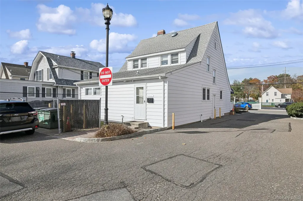 12 Manor Road Smithtown NY 11787
