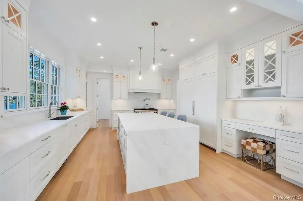 207 Mill Spring Road Manhasset NY 11030