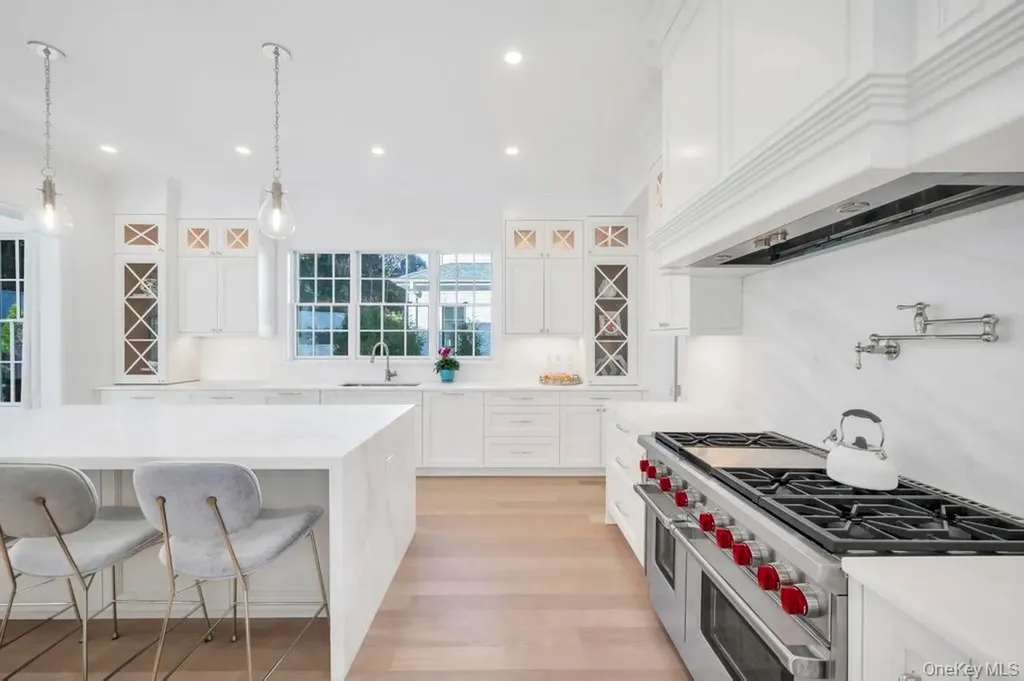207 Mill Spring Road Manhasset NY 11030