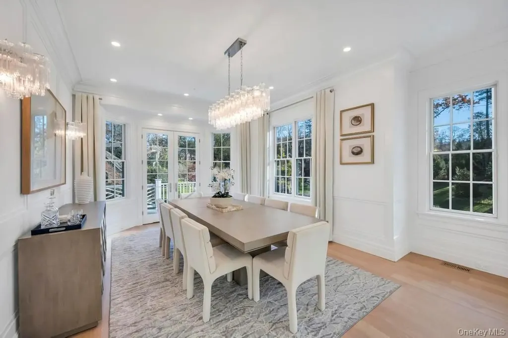 207 Mill Spring Road Manhasset NY 11030