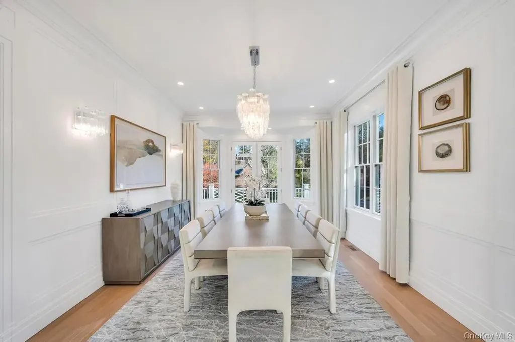 207 Mill Spring Road Manhasset NY 11030