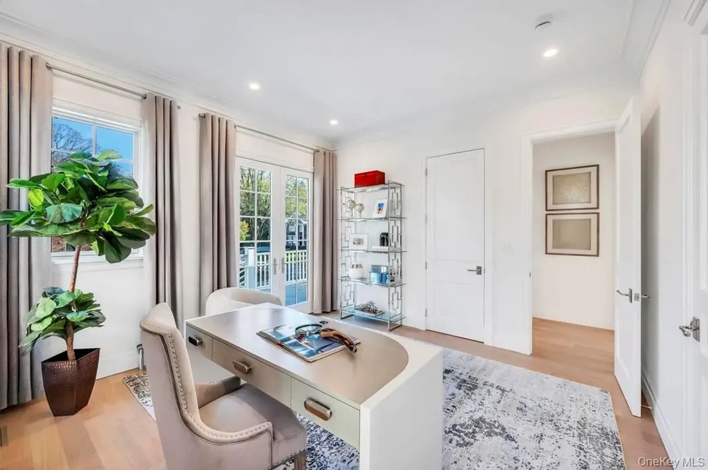 207 Mill Spring Road Manhasset NY 11030