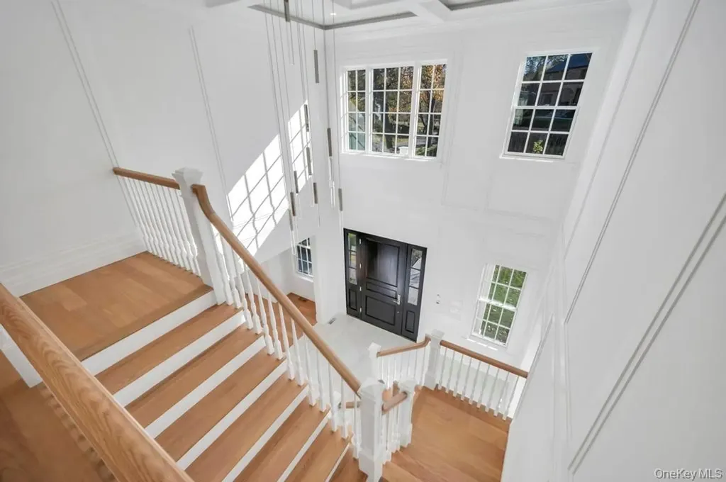 207 Mill Spring Road Manhasset NY 11030