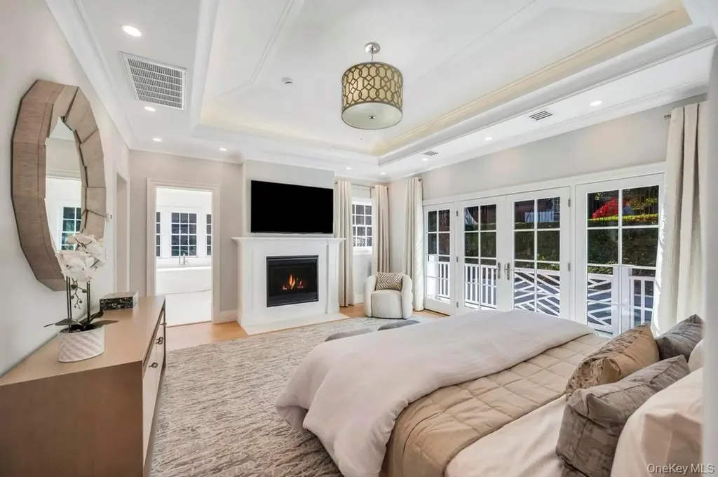 207 Mill Spring Road Manhasset NY 11030