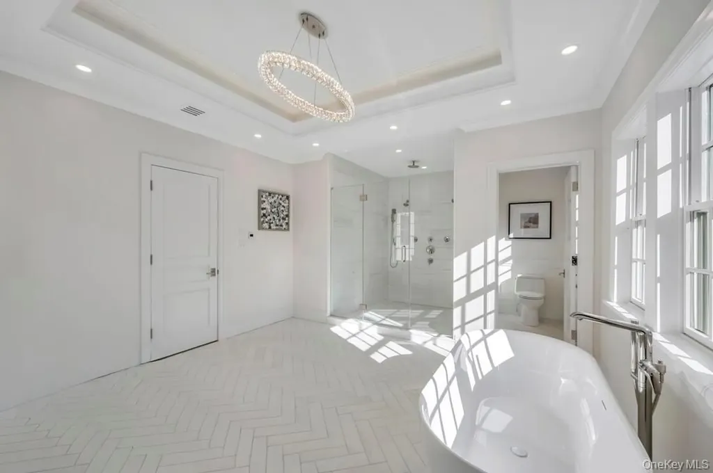 207 Mill Spring Road Manhasset NY 11030