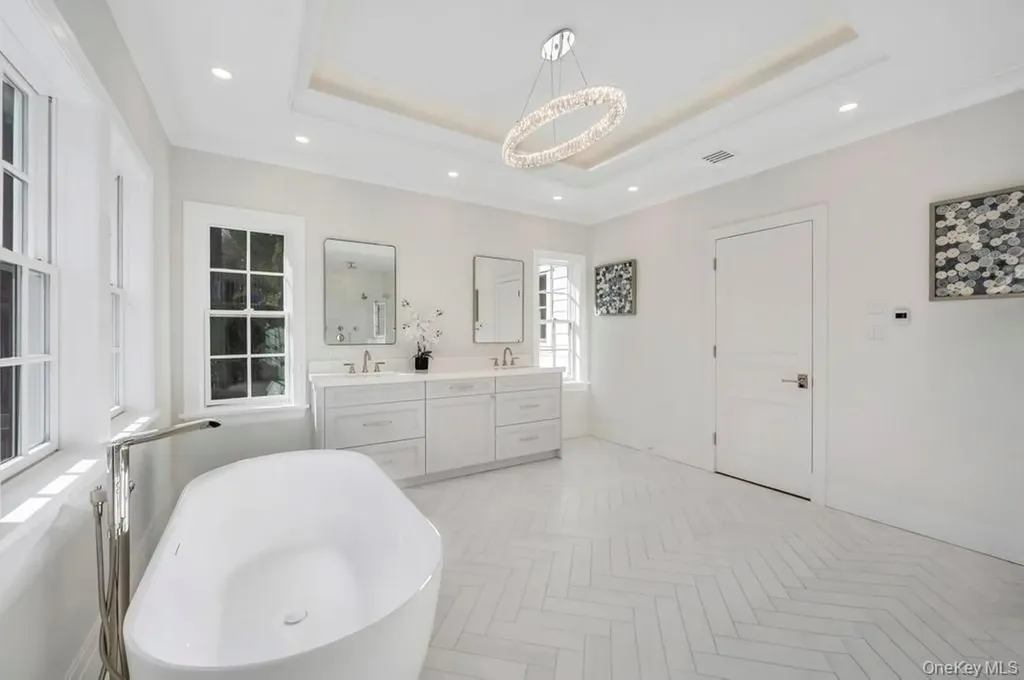 207 Mill Spring Road Manhasset NY 11030