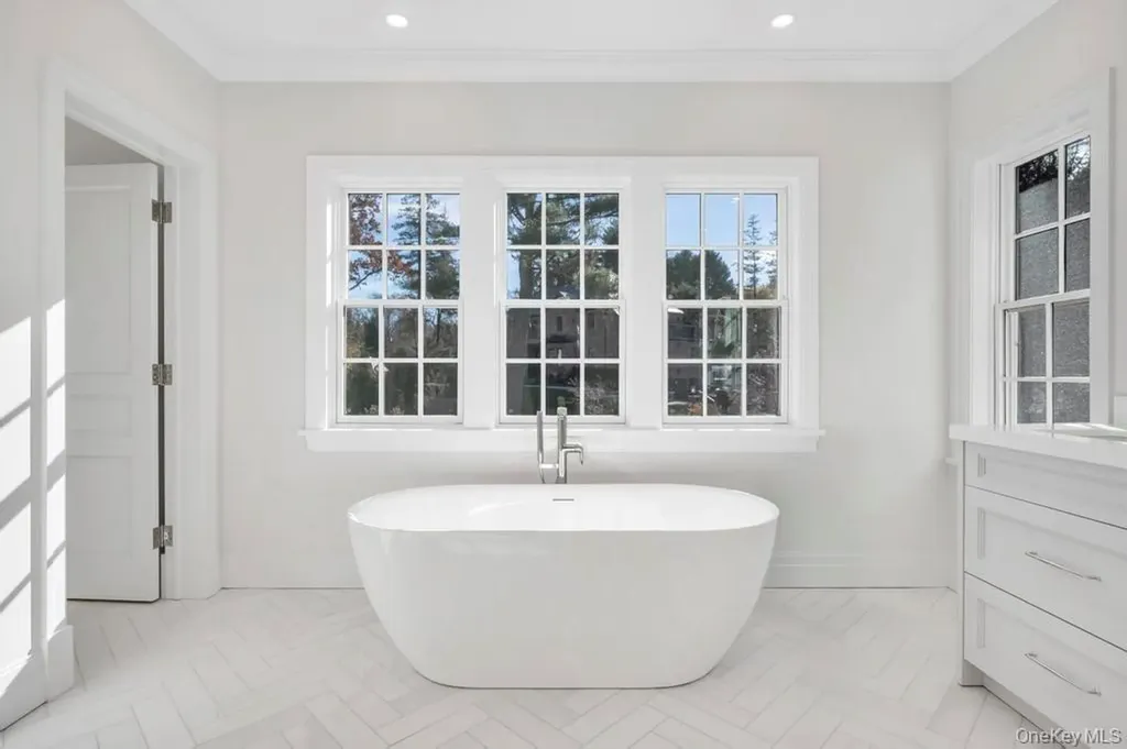 207 Mill Spring Road Manhasset NY 11030