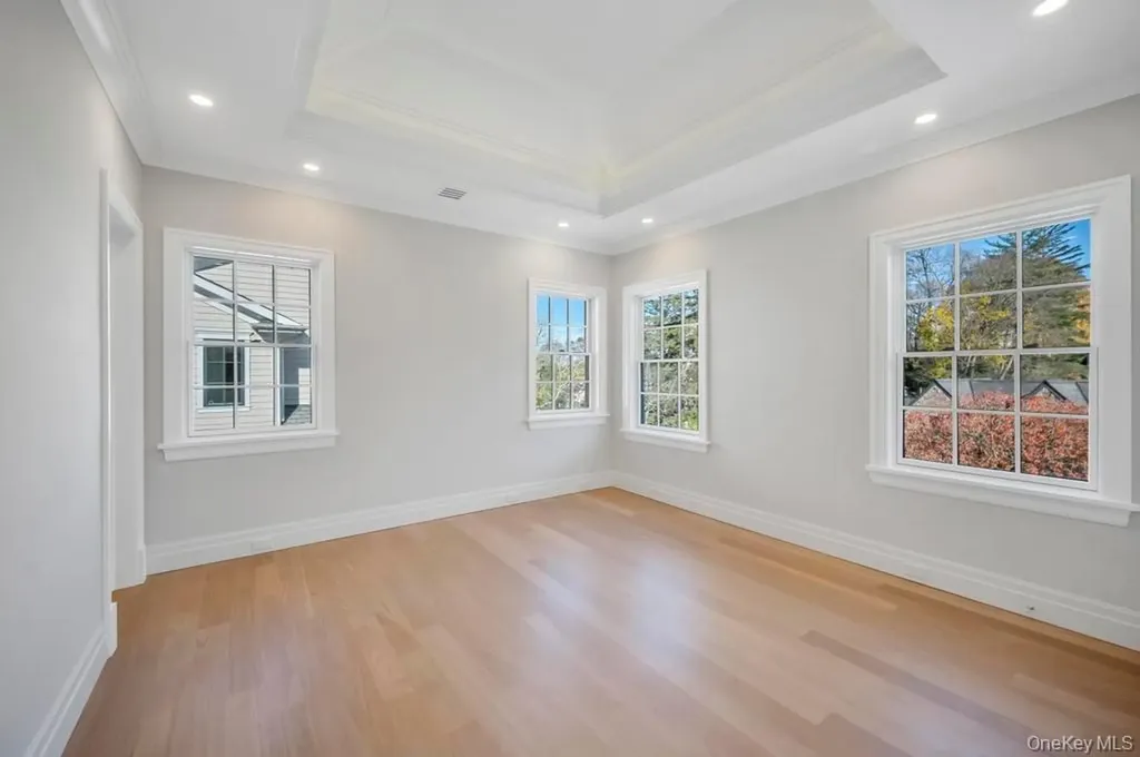 207 Mill Spring Road Manhasset NY 11030