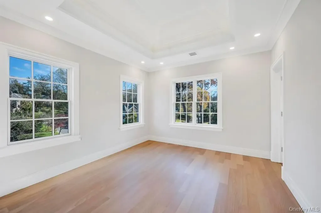 207 Mill Spring Road Manhasset NY 11030