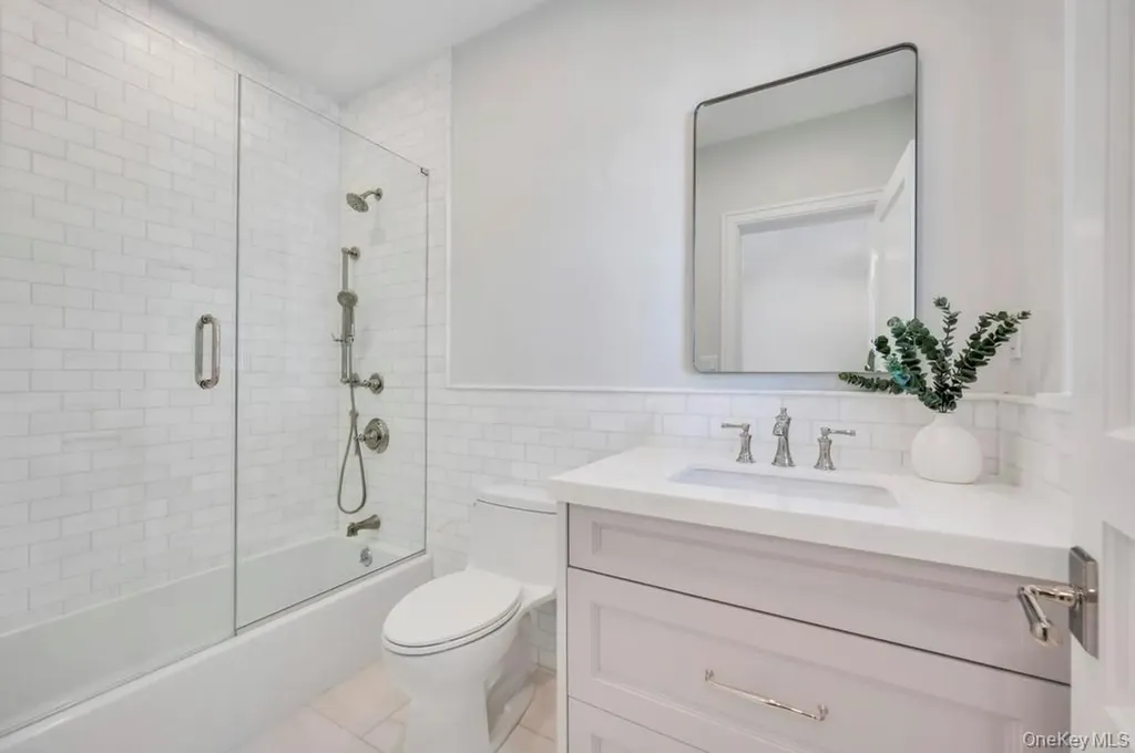 207 Mill Spring Road Manhasset NY 11030