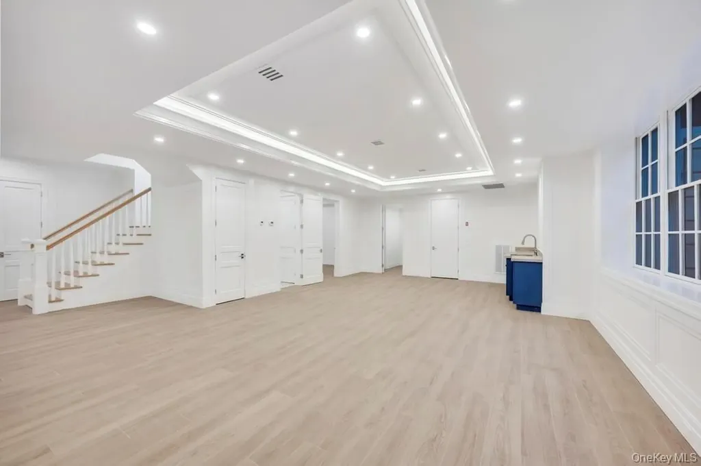 207 Mill Spring Road Manhasset NY 11030