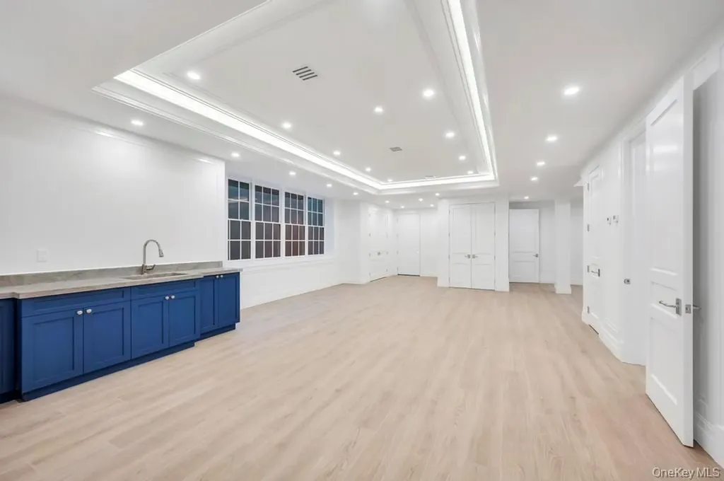 207 Mill Spring Road Manhasset NY 11030