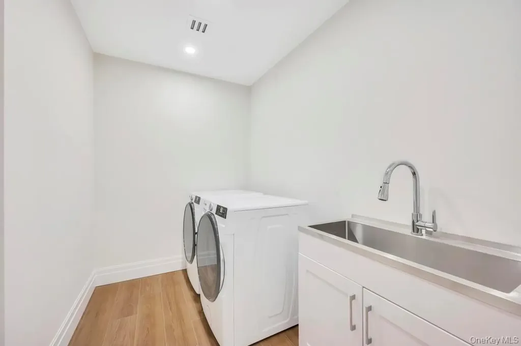 207 Mill Spring Road Manhasset NY 11030