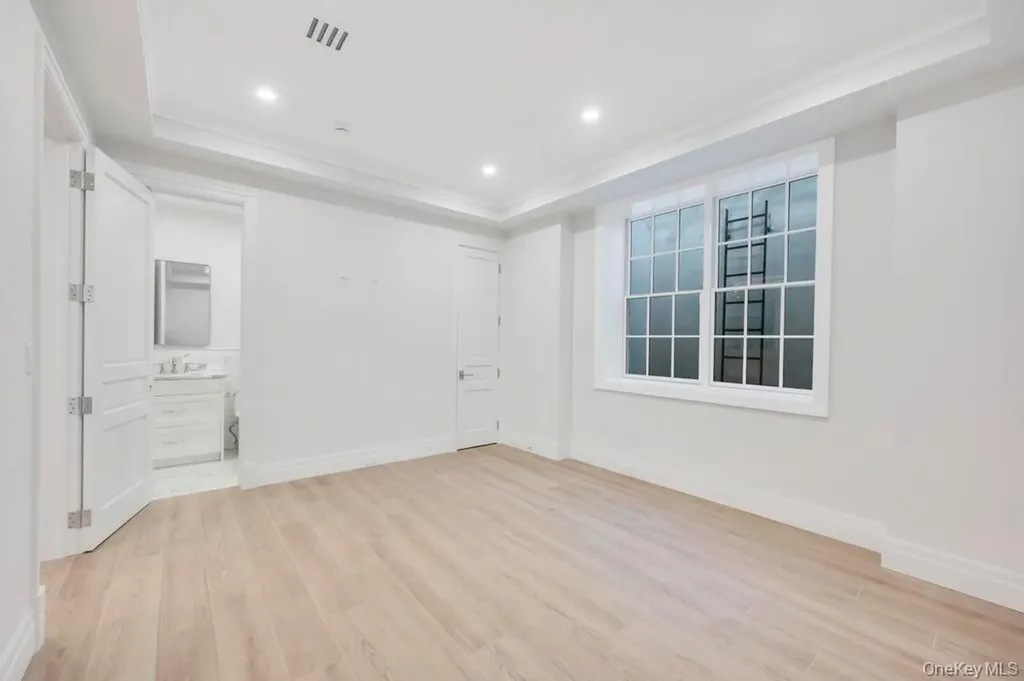 207 Mill Spring Road Manhasset NY 11030
