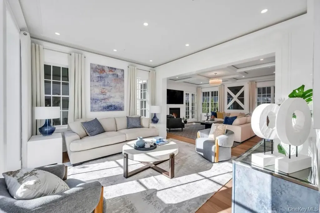 207 Mill Spring Road Manhasset NY 11030