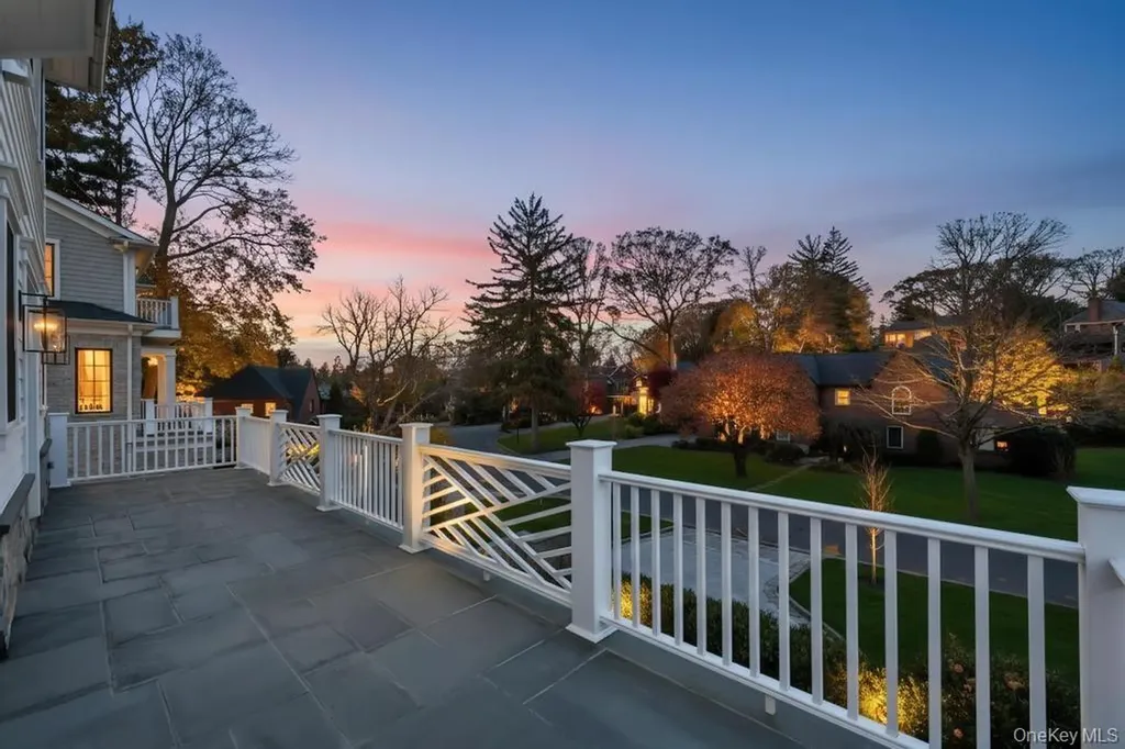 207 Mill Spring Road Manhasset NY 11030