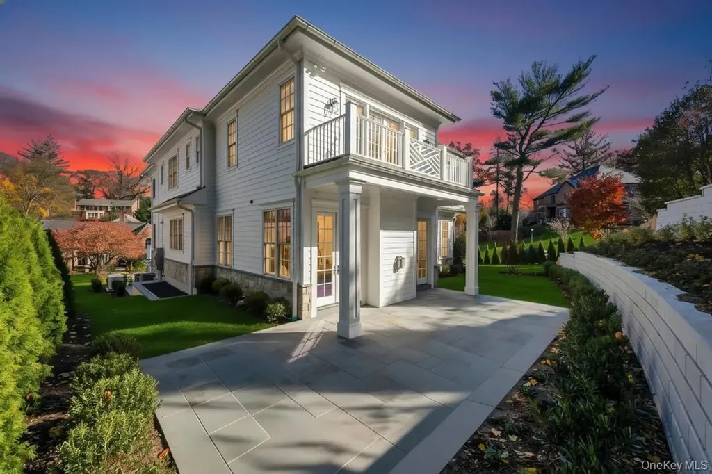 207 Mill Spring Road Manhasset NY 11030