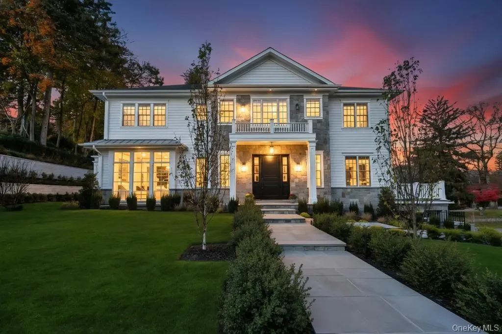 207 Mill Spring Road Manhasset NY 11030