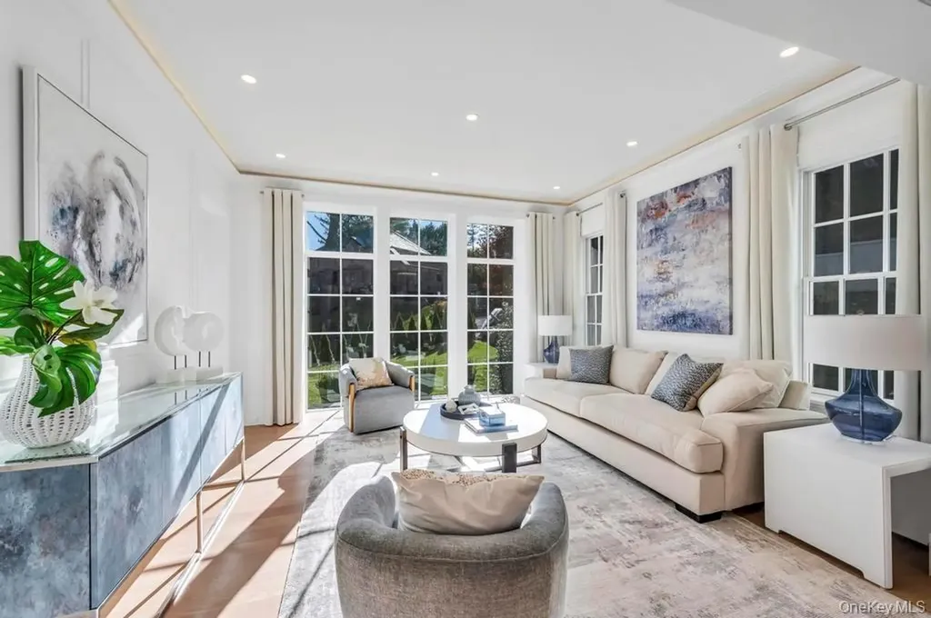 207 Mill Spring Road Manhasset NY 11030