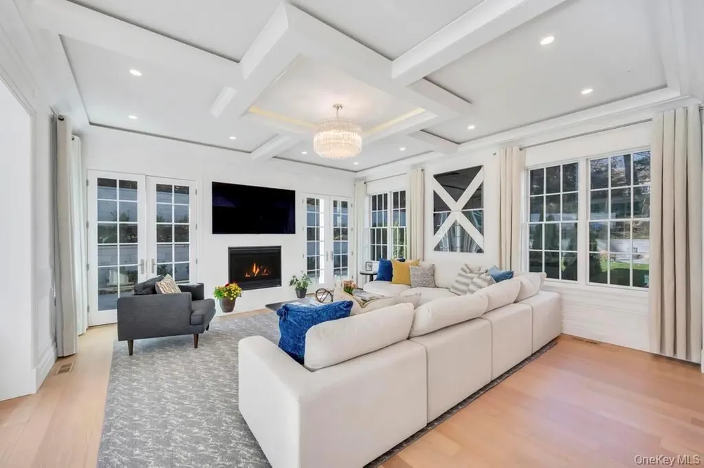 207 Mill Spring Road Manhasset NY 11030