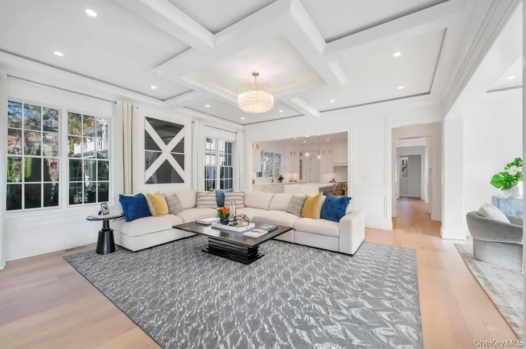 207 Mill Spring Road Manhasset NY 11030