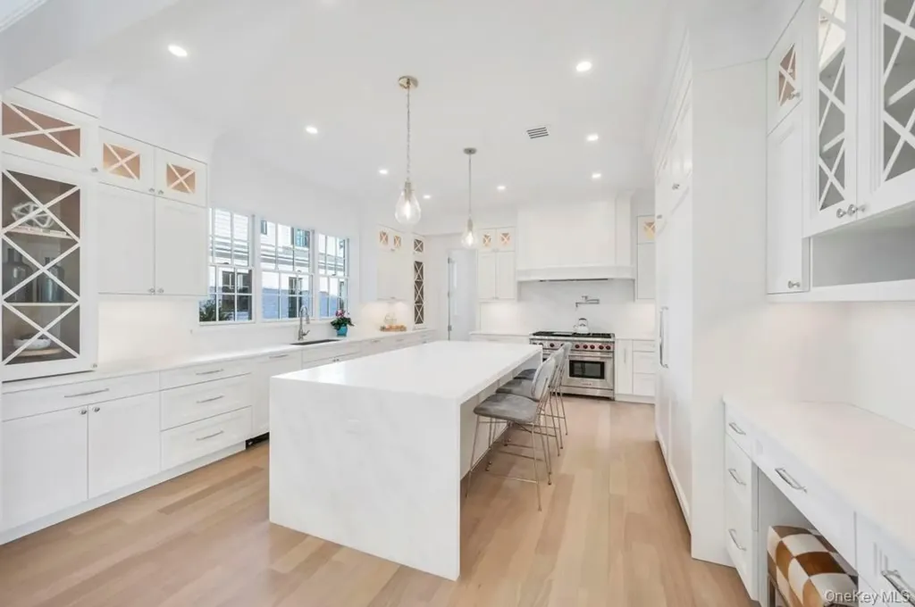 207 Mill Spring Road Manhasset NY 11030