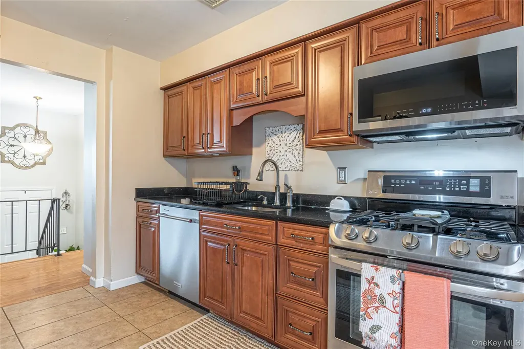 32 Deer Run Road Poughkeepsie NY 12603