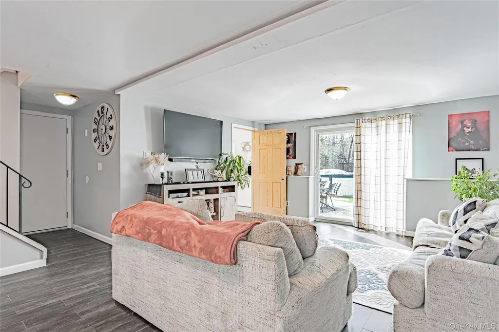 32 Deer Run Road Poughkeepsie NY 12603
