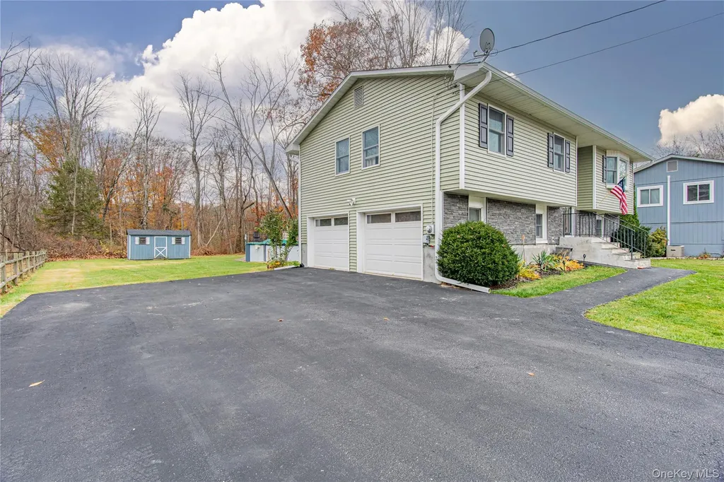 32 Deer Run Road Poughkeepsie NY 12603