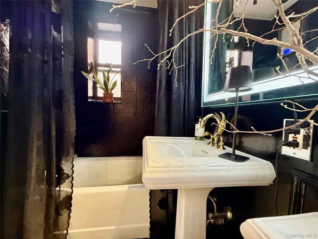 112-25 34th Avenue Corona NY 11368