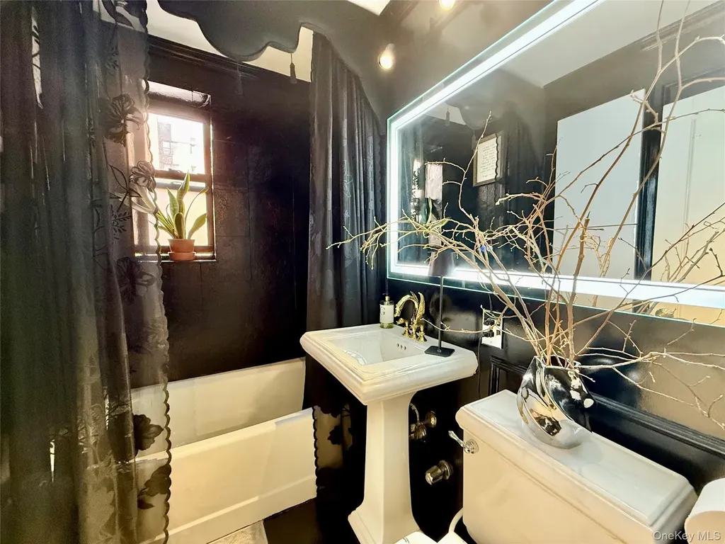 112-25 34th Avenue Corona NY 11368