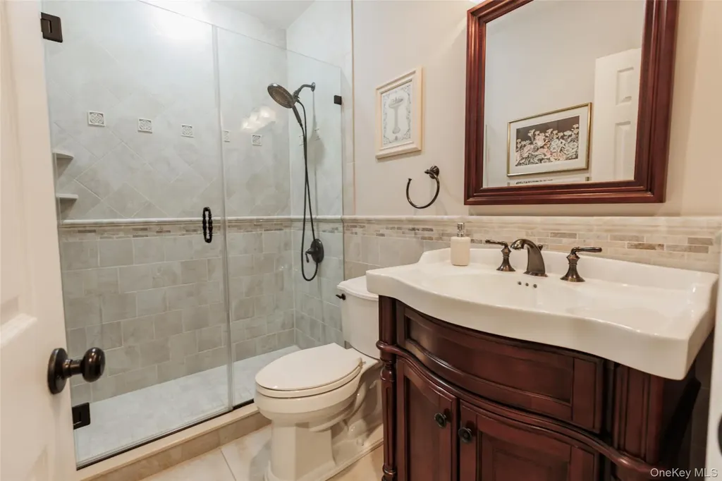 16 Ashley Loop Northport NY 11768