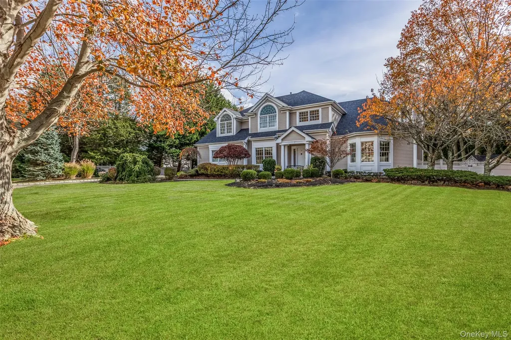 16 Ashley Loop Northport NY 11768