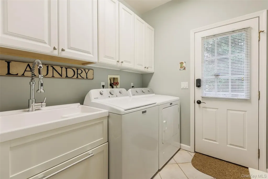 16 Ashley Loop Northport NY 11768