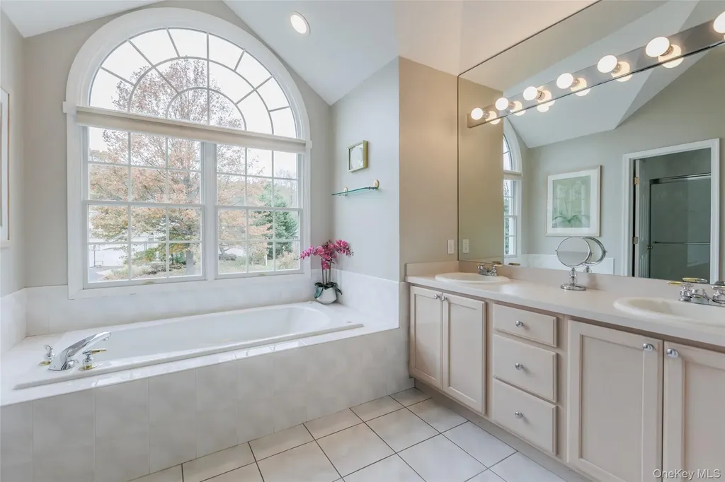 16 Ashley Loop Northport NY 11768