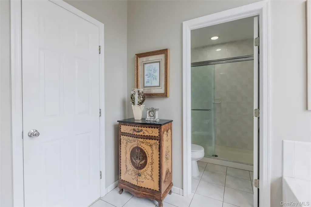 16 Ashley Loop Northport NY 11768