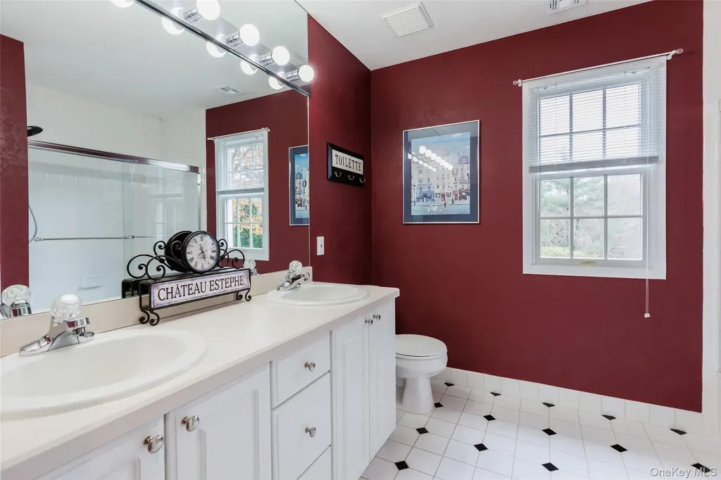 16 Ashley Loop Northport NY 11768