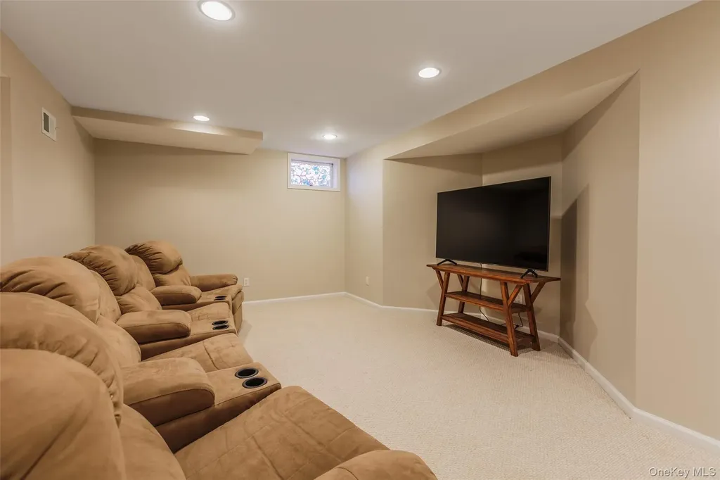 16 Ashley Loop Northport NY 11768