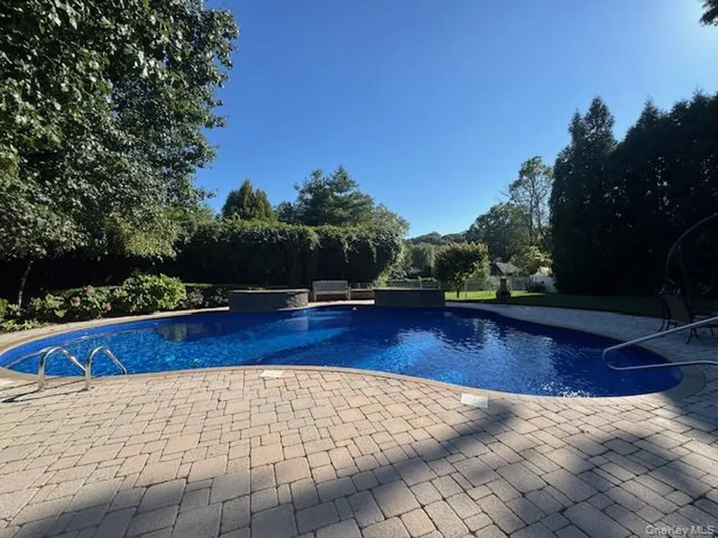 16 Ashley Loop Northport NY 11768